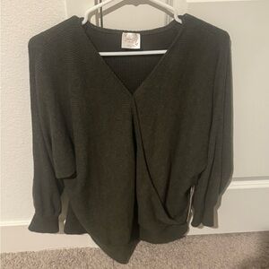 NWT Siren Lily Forest Green Maternity Top
